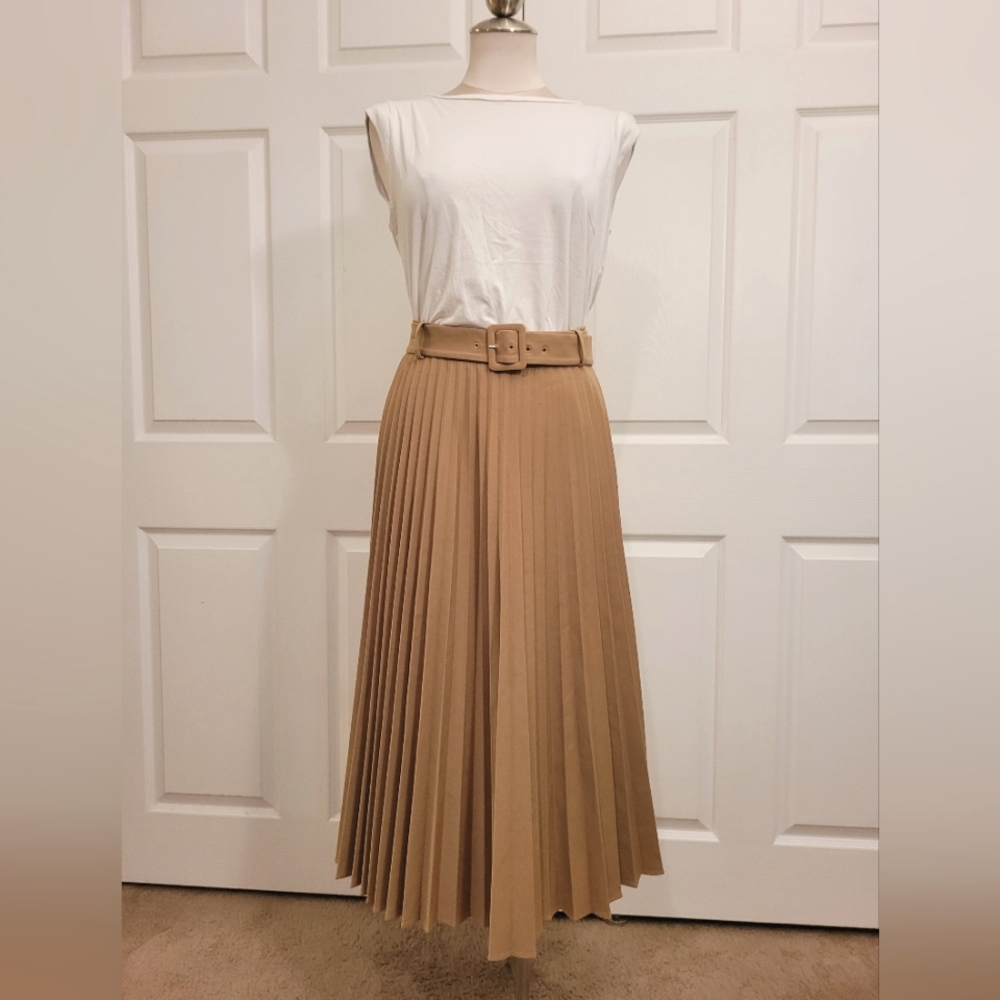 NWOT Zara Belted Pleated Skirt